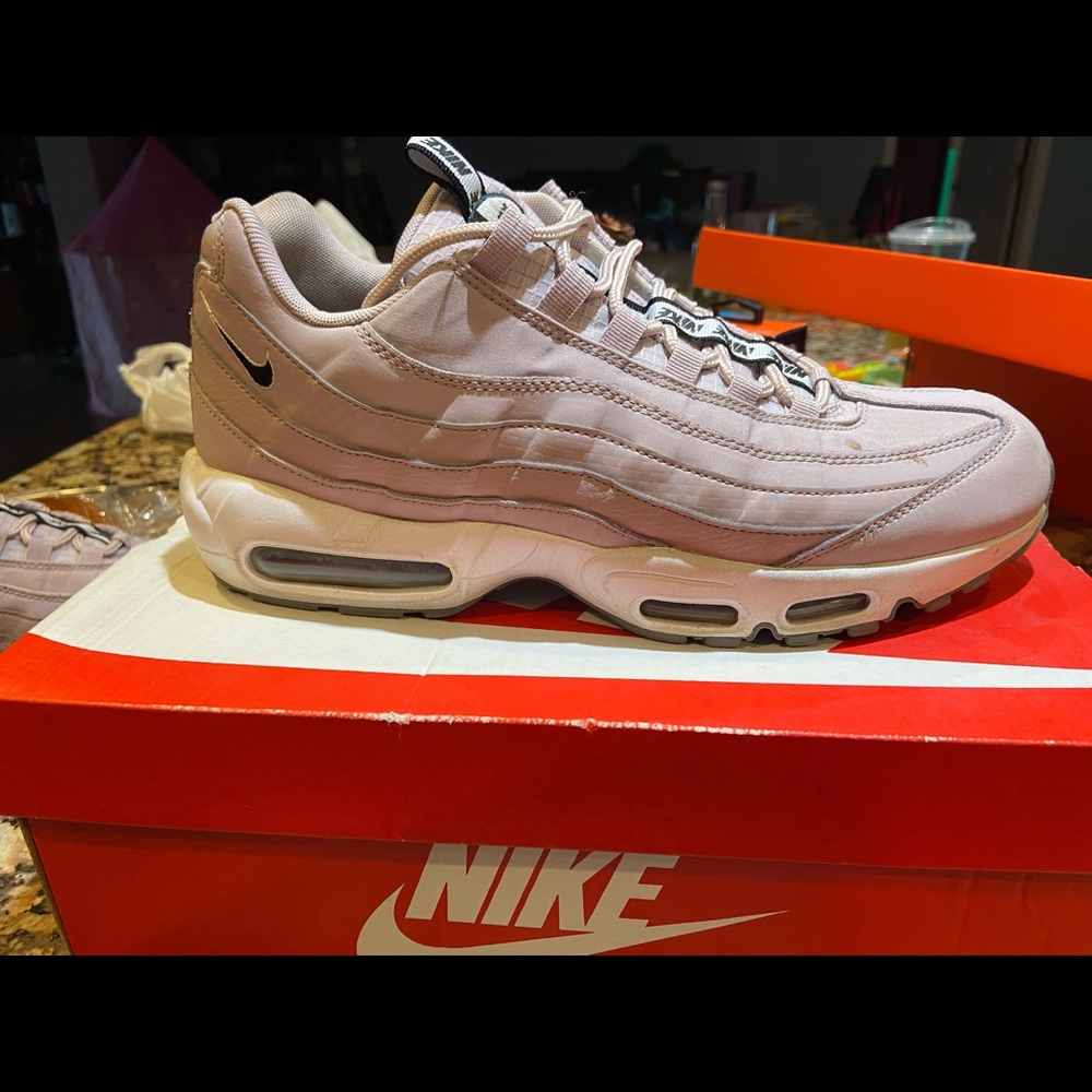Women’s air max 95 se size 12 particle rose